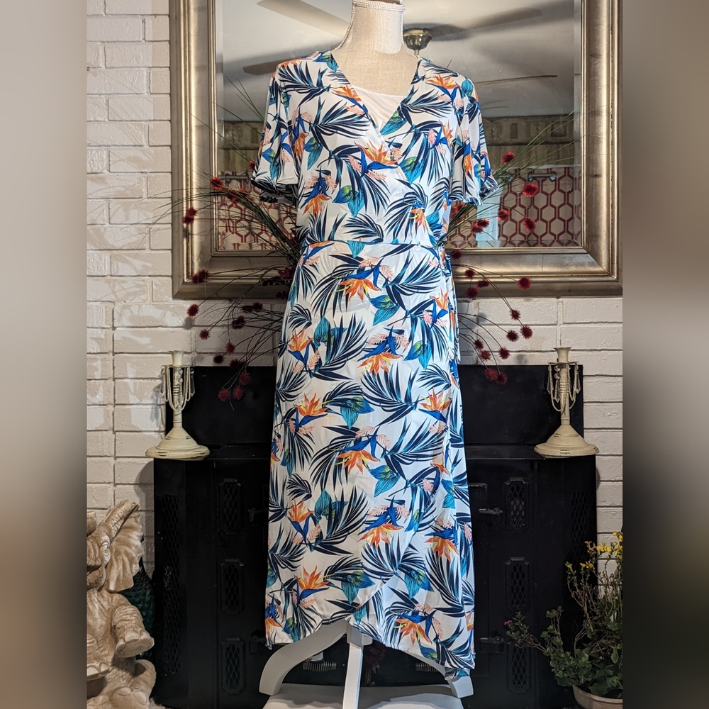 Time & Tru Wrap Dress Tropical Floral Bird of Paradise w/lining white slip dress